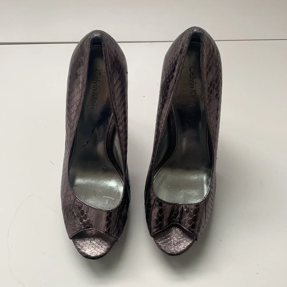 Calvin Klein Dahlia Metallic Peep Toe Heeled Platforms‎ Size 7M